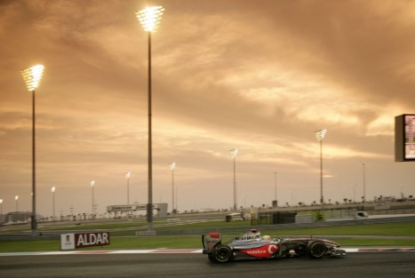 Hamilton var hurtigst da mørket begyndte at falde på